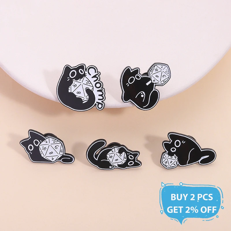 الكرتون عيون كبيرة القطط السوداء المينا دبابيس كول آر بي جي لعبة النرد لطيف هريرة الحيوان دبابيس شارة التلبيب مجوهرات هدايا للأصدقاء #2