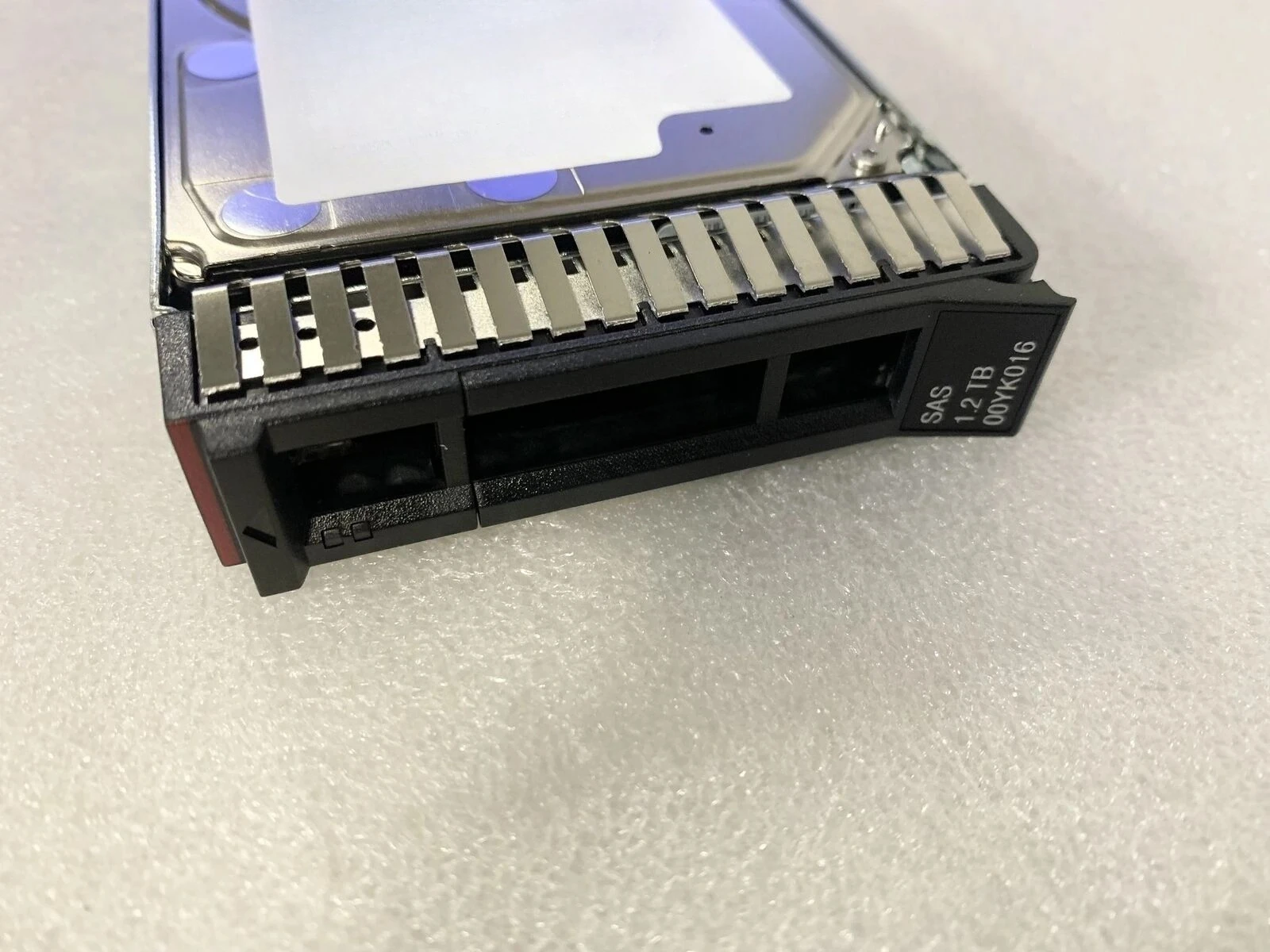 

7XB7A00027 00YK016 Жесткий диск 1,2T 10K SAS 2,5 12 ГБ 1,2 ТБ SR650