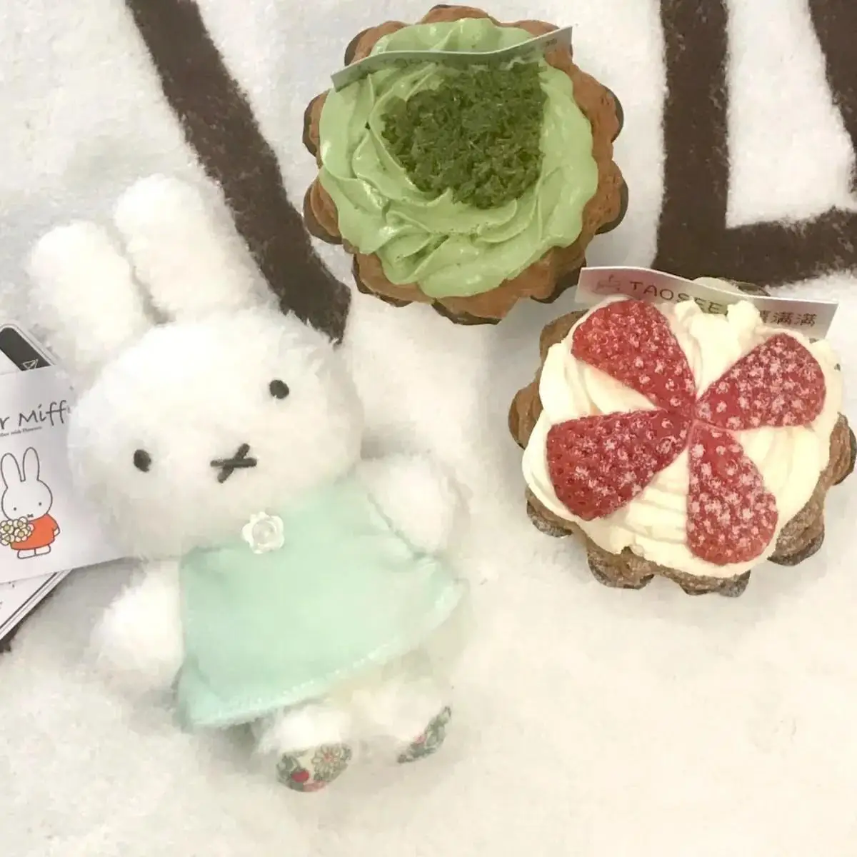 Nijntje pop hanger Kawaii Nijntje Cartoon tentoonstelling Limited Edition bloem huis pop student rugzak hanger omringend