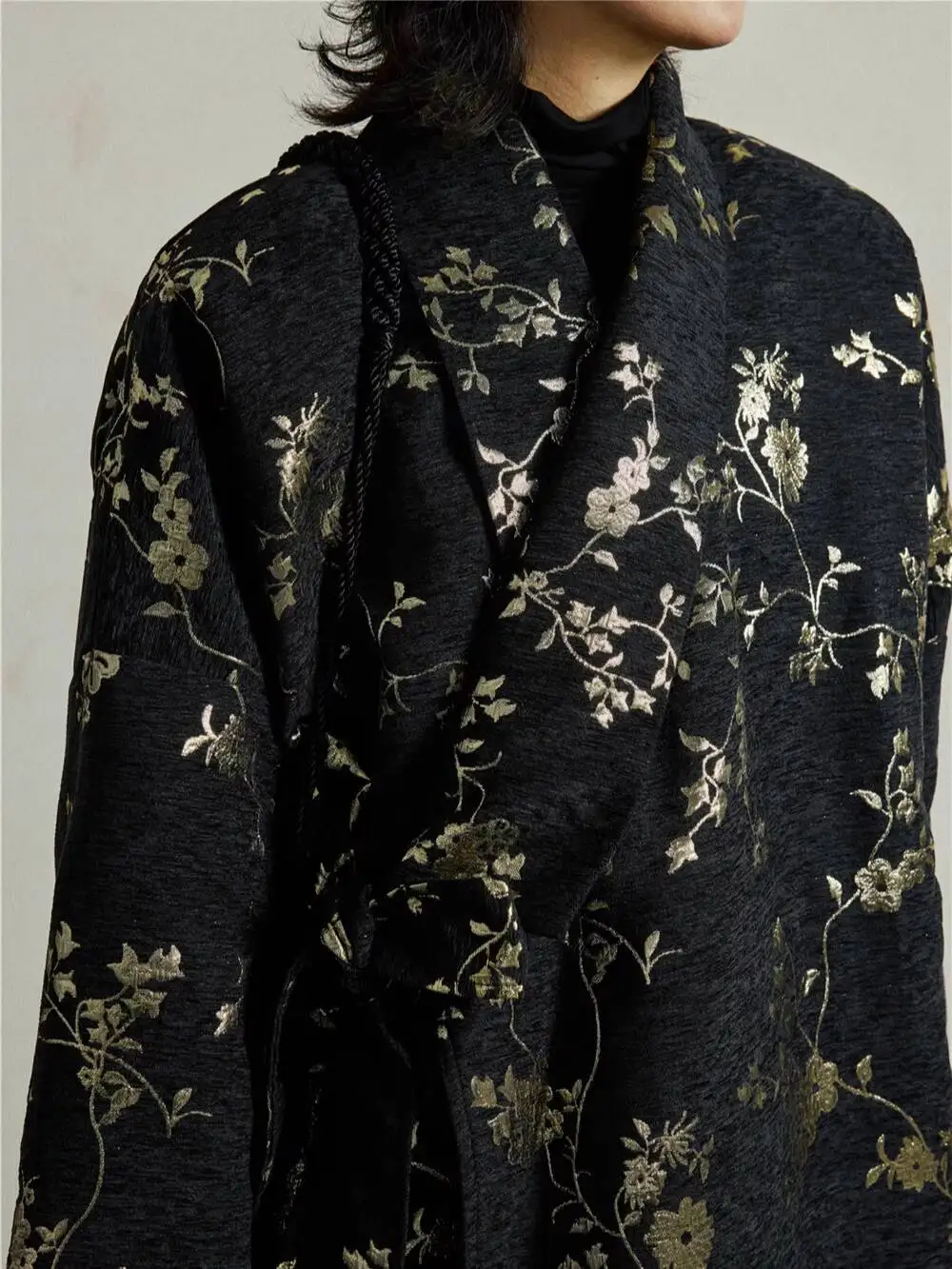 UMI MAO 트렌치 코트 겨울 틈새 디자인 새로운 중국 스타일 골드 스레드 자카드 롱 레이스 업 코트 꽃 오버 코트 Femme