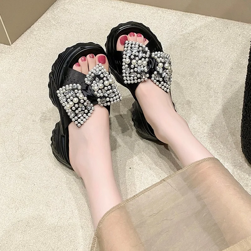 Zapatillas de plataforma alta con diamantes de imitación brillantes para mujer, sandalias gruesas de tacón con nudo de mariposa, chanclas de cuña de fondo grueso, 8cm, Verano