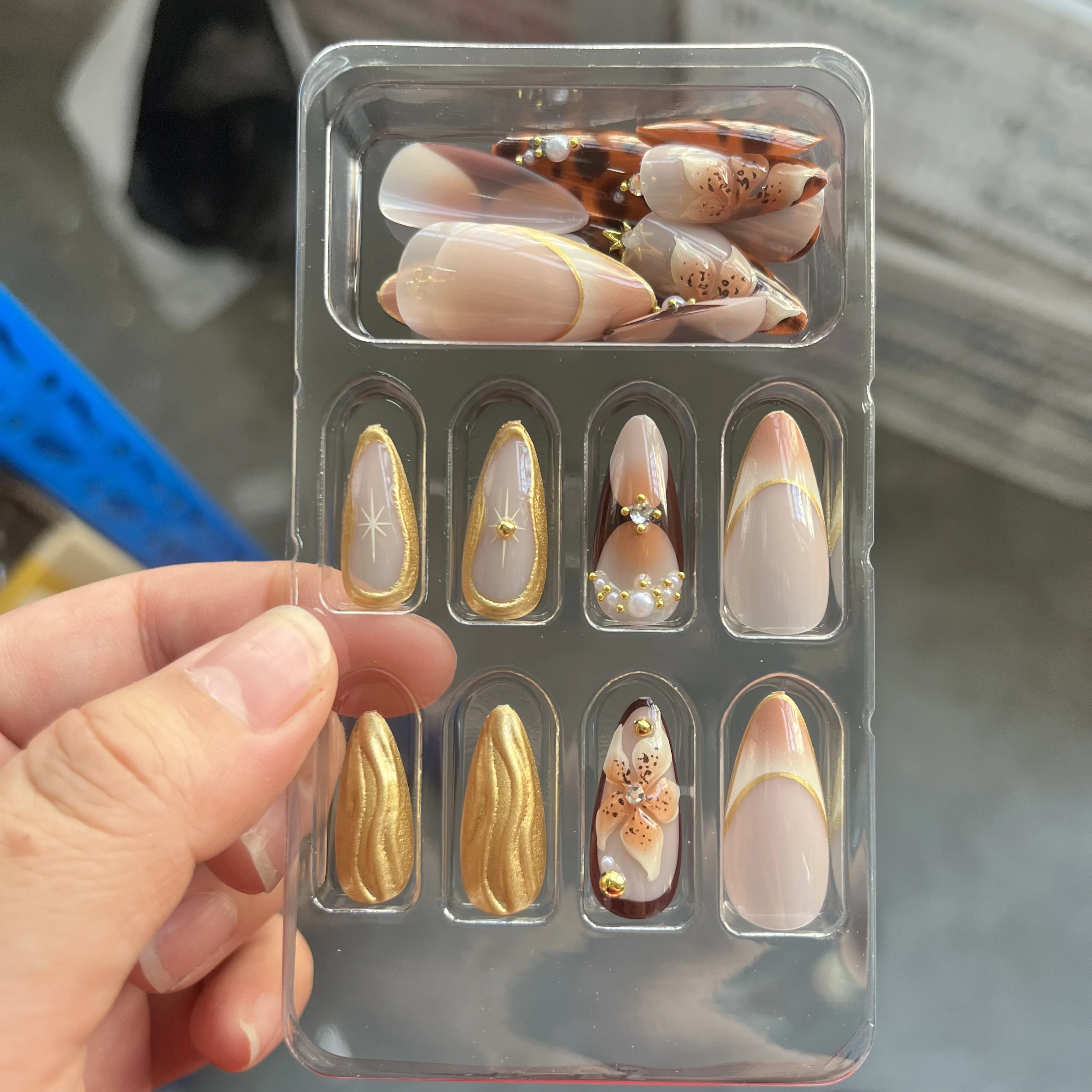 24pcs Brown Ice Lily Flower Press-On Nails Y2K Long Almond Shaped Fake Nails Hand-Painted Embossed DIY Lily Floral Nail Supplies