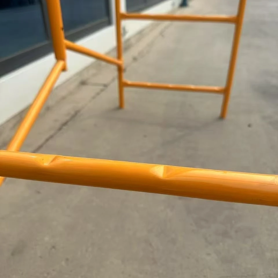 معدات بناء وبناء سقالات عالمية صغيرة قابلة للطي للمواد سهلة الاستخدام ومحمولة