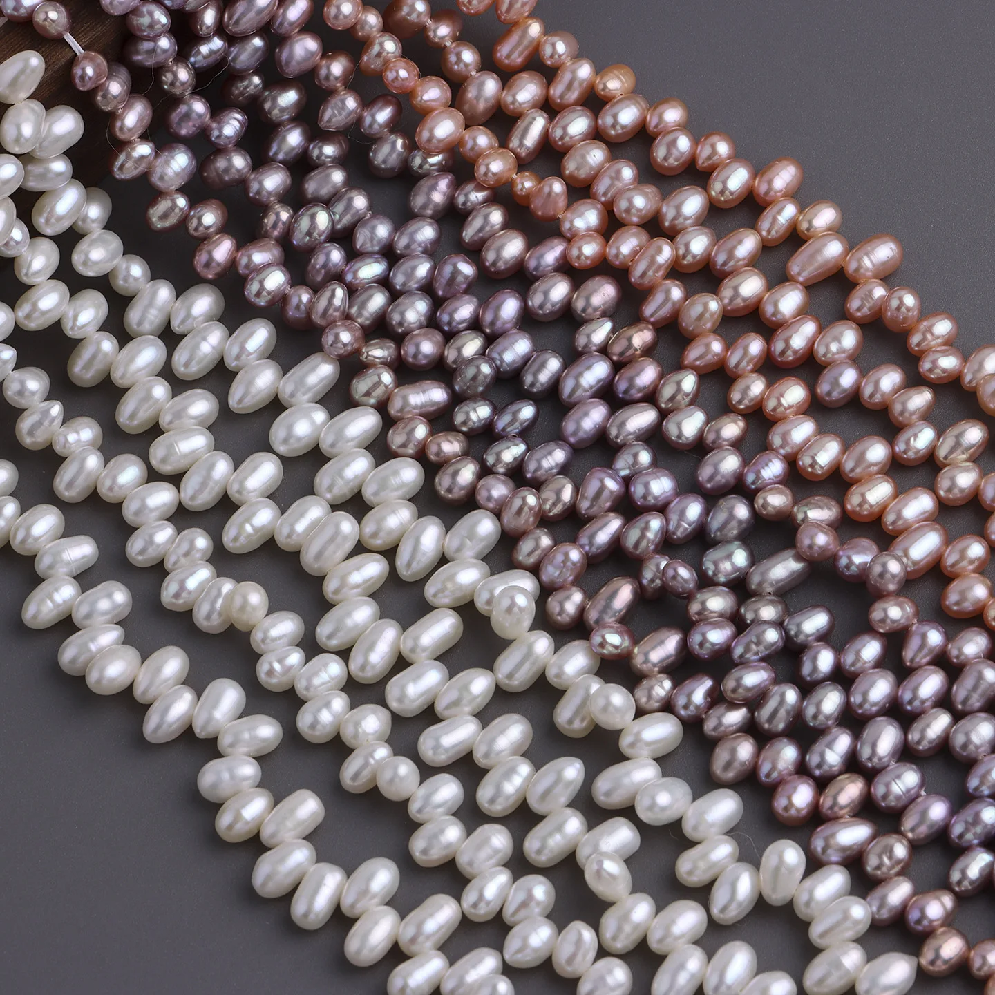 

Strong Light Good Quality 28-hole Rice Beads, Natural Freshwater Seedless Pearls Work in Progress Beaded DIY Jewelry Accessories