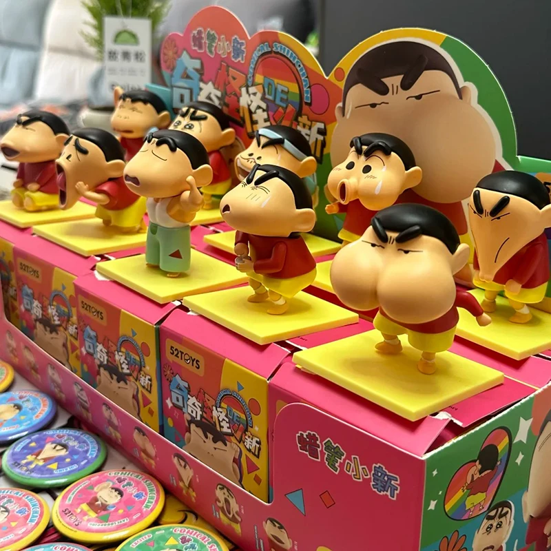 52TOYS Pastello Shin-chan Scatola cieca da collezione Figurina Ornamento alla moda Strana piccola tibia Giocattolo alla moda per i fan