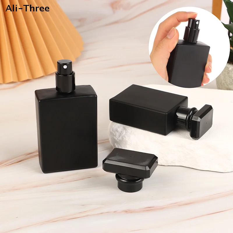 1 unidad de botella de perfume negra brillante de 30/50ml, botella de vidrio vacía, pulverizador portátil de alta gama, botella de agua para maquillaje.