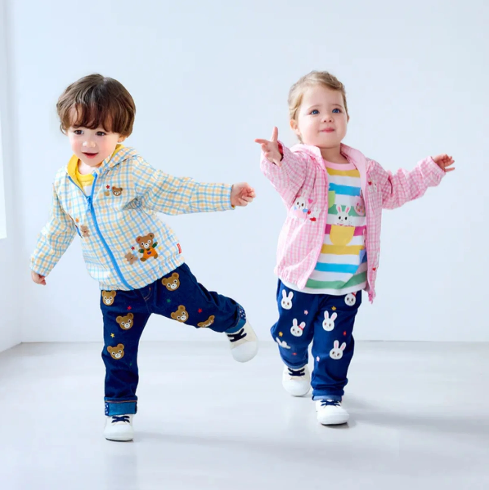 

2025 Autmun Kids 2-in-1 Reversible Windbreake Jacket Cartoon Bear Checked Coat for Boys Girls Windproof Resistant Outerwear