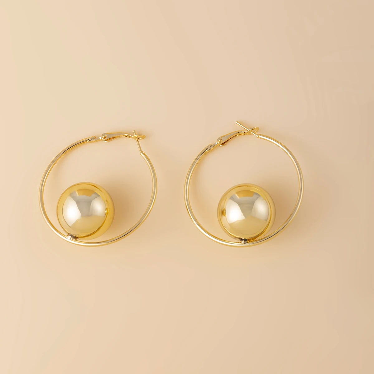 Pendientes de aro de círculo grande con bola para mujer, aretes redondos de Color dorado y plateado, accesorios de joyería de moda 2022