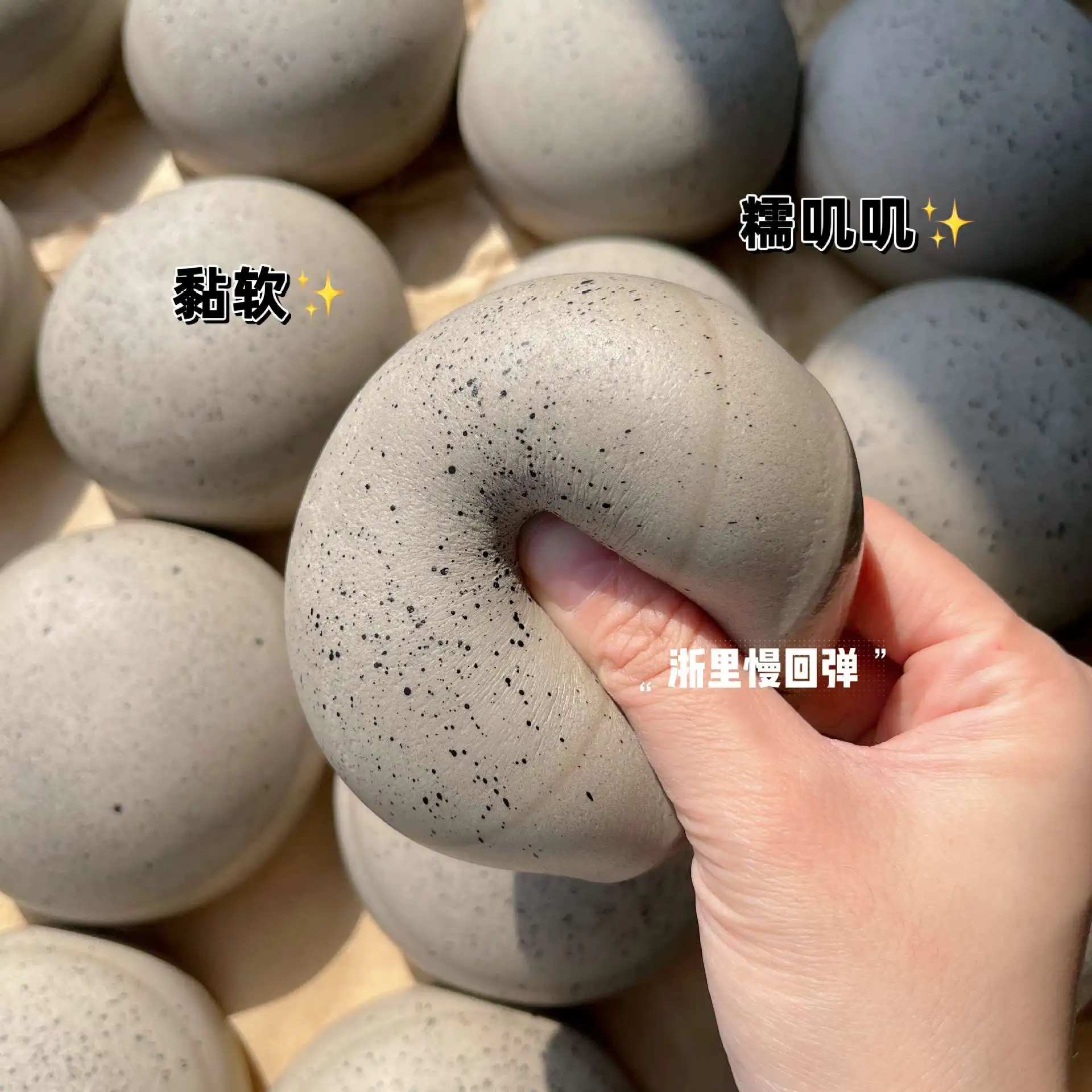 もちもちバターブレッド スクイーズおもちゃ かわいいリアルな濡れた柔らかい粘着性のあるタロイモパン 面白いストレス解消おもちゃ フィジェット