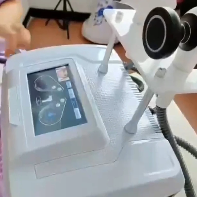 Uso domestico RF Face Lifting Macchina di bellezza Rafforzamento della pelle Massaggio facciale antietà Rimozione delle rughe degli occhi Migliora le occhiaie