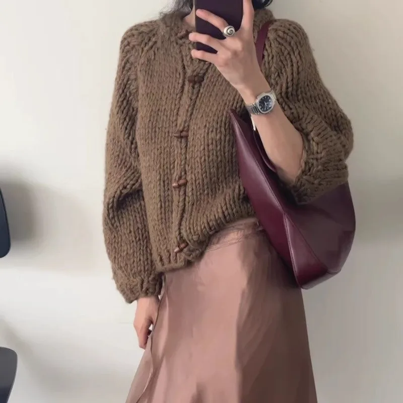 

Gentle and Lazy Style Sweater Jacket Women's Cardigan 2025 Winter New Item Contrasting Letter High Neck Knitted Sweater