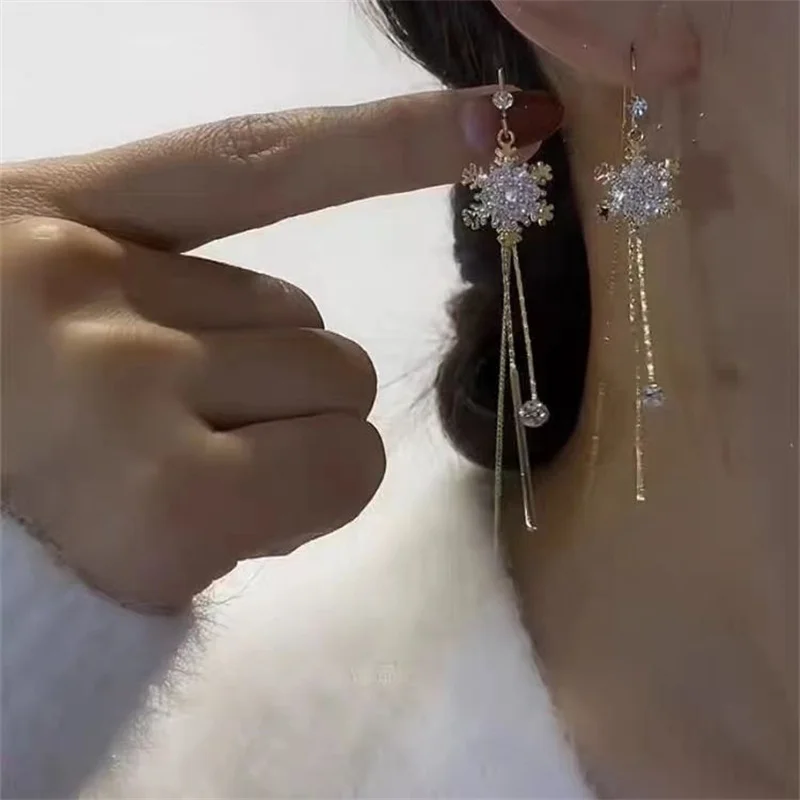 Sparkling Rhinestone Snowflake Tassel Women\'s Earrings Fashion Exquisite Flower Chain Stud Earrings Birthday Jewelry Xmas Gift