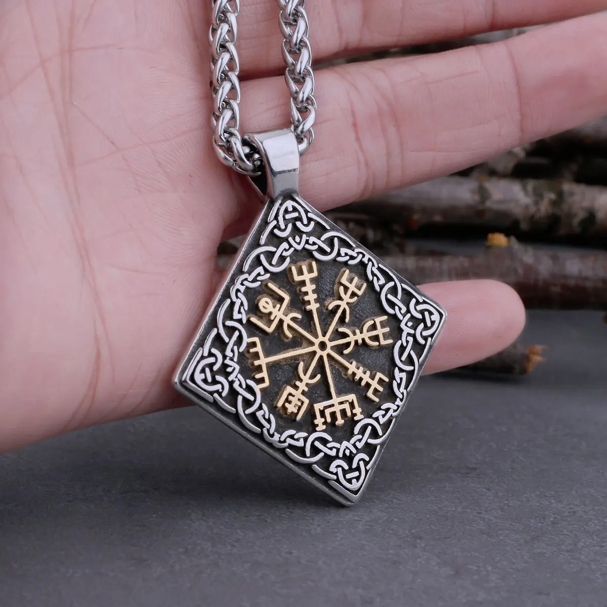 

Road Sign Viking Compass Necklace "Viking Vegvisir" Amulet Stainless Steel Pendant Men's Odin Rune Charm Creative Jewelry