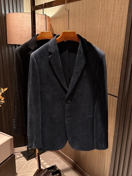 

Элегантный повседневный мужской вельветовый костюм однотонного цвета, универсальный, высокого качества, весенняя мода, стандартный крой, с декоративными пуговицами, полностью на подкладке