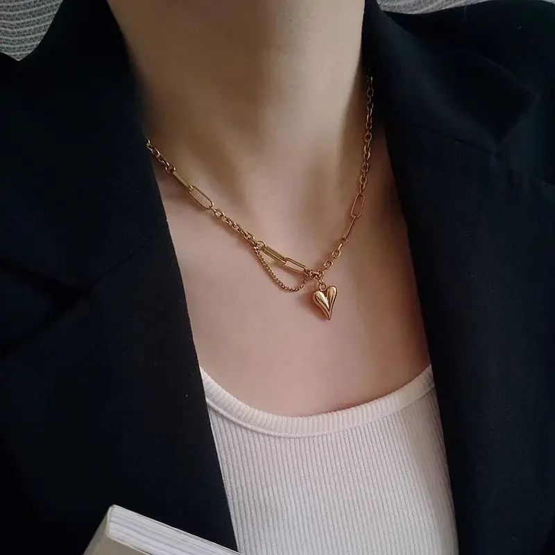 Design Sense Gold Stainless Steel Chain Heart Pendant Short Necklace Goth Girls Unusual Clavicle Chain Fashion Jewelry For Woman