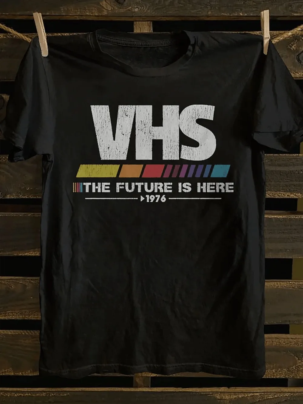 Camiseta Retro de los 80 para Hombre, 100% Algodón Suave, Manga Corta, Diseño de Casete VHS con Rayas Retro VHS
