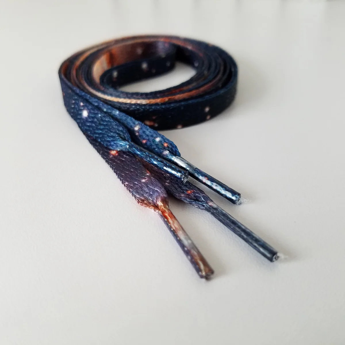 

2 пары шнурков для кроссовок, полиэстеровые шнурки для девочек, аксессуары для обуви с принтом, осветляющие ноги, высокая видимость, прочный, практичный