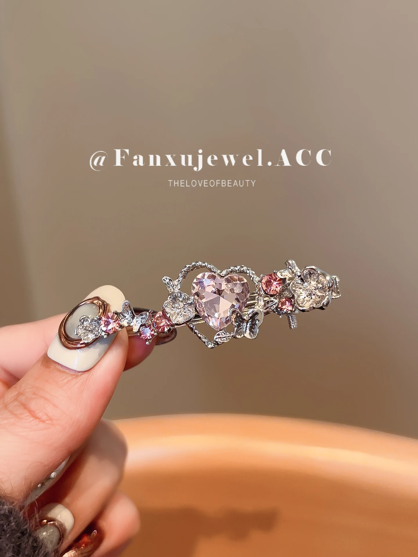 presilha-de-cabelo-elegante-em-formato-de-coracao-com-strass-presilha-de-cabelo-bico-de-pato-de-alta-qualidade-para-franjas