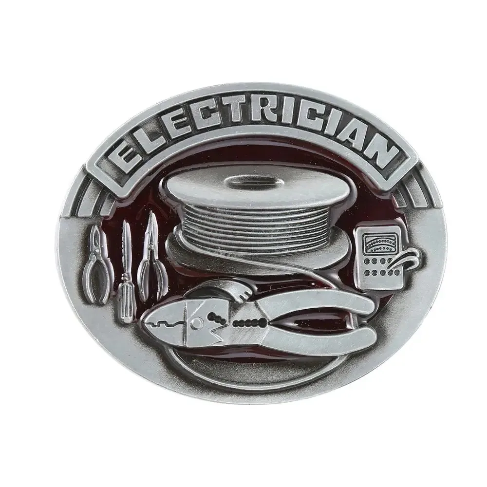 جينز رجالي من قماش الدنيم الغربي بإبزيم حزام معدني بيضاوي مع إكسسوارات