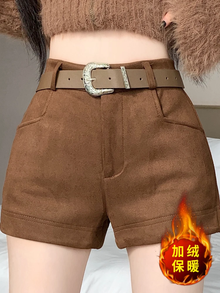 Pantaloncini a gamba larga in velluto di pelle di cervo da donna autunno e inverno nuovi pantaloni con stivali dritti a forma di A ispessiti in peluche a vita alta