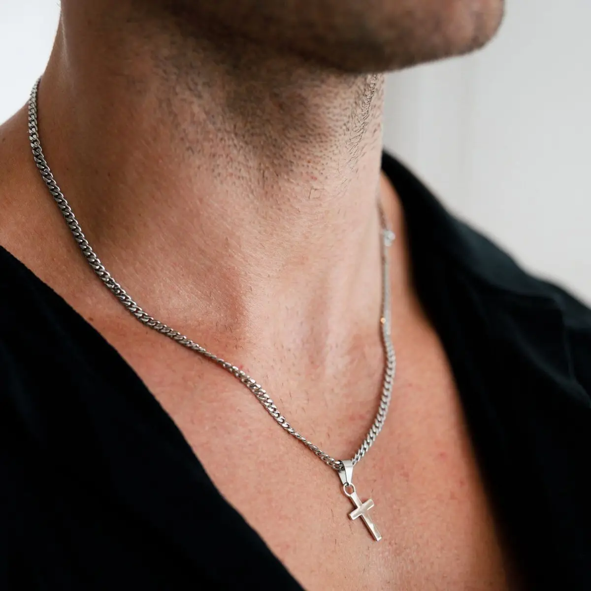 Casual Cross wisiorek naszyjniki dla mężczyzn chłopcy, wodoodporne naszyjniki ze stali nierdzewnej, rocznica urodziny biżuteria prezenty
