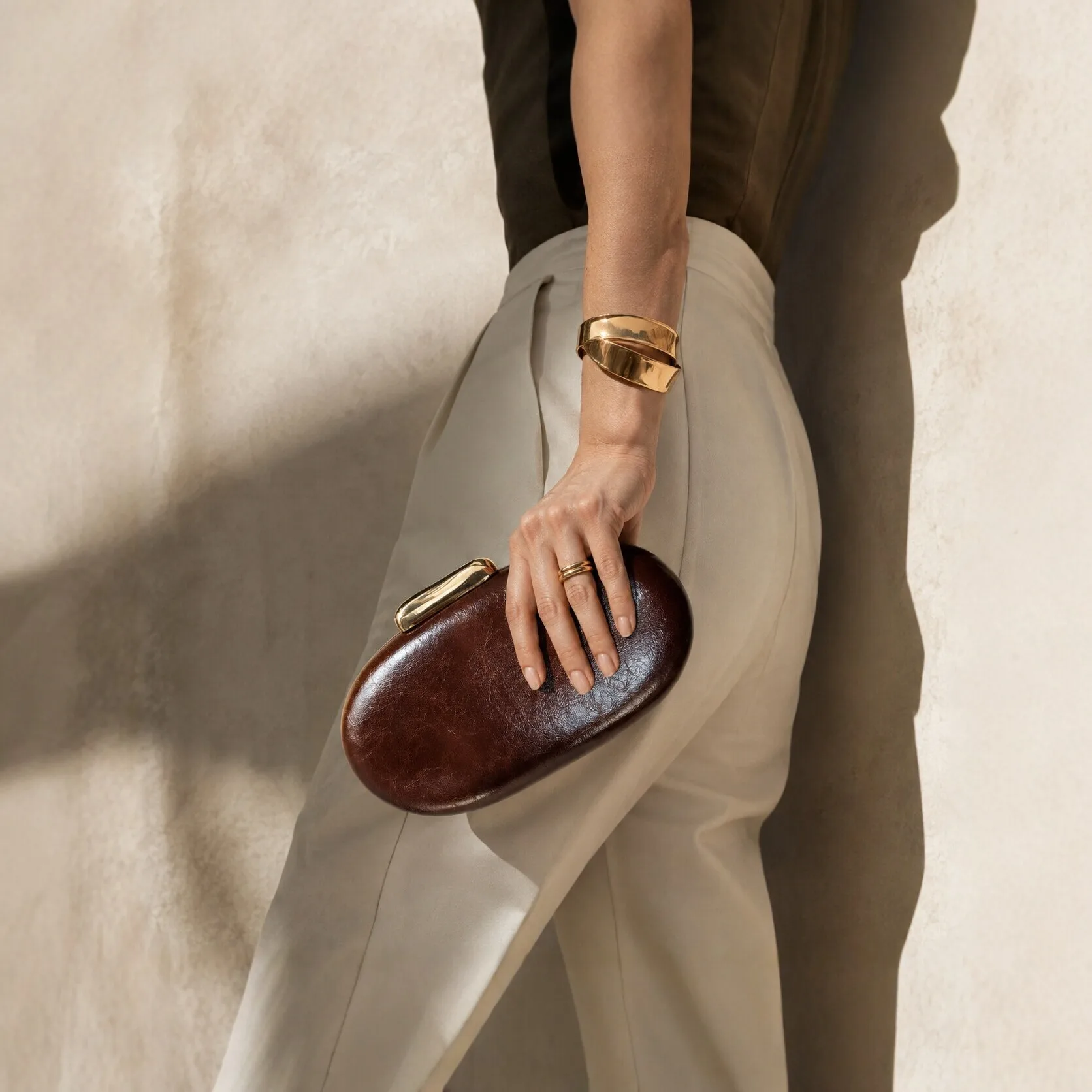 Retro oval PU dinner bag women's clutch bag high-end sense light luxury design sense niche banquet bag