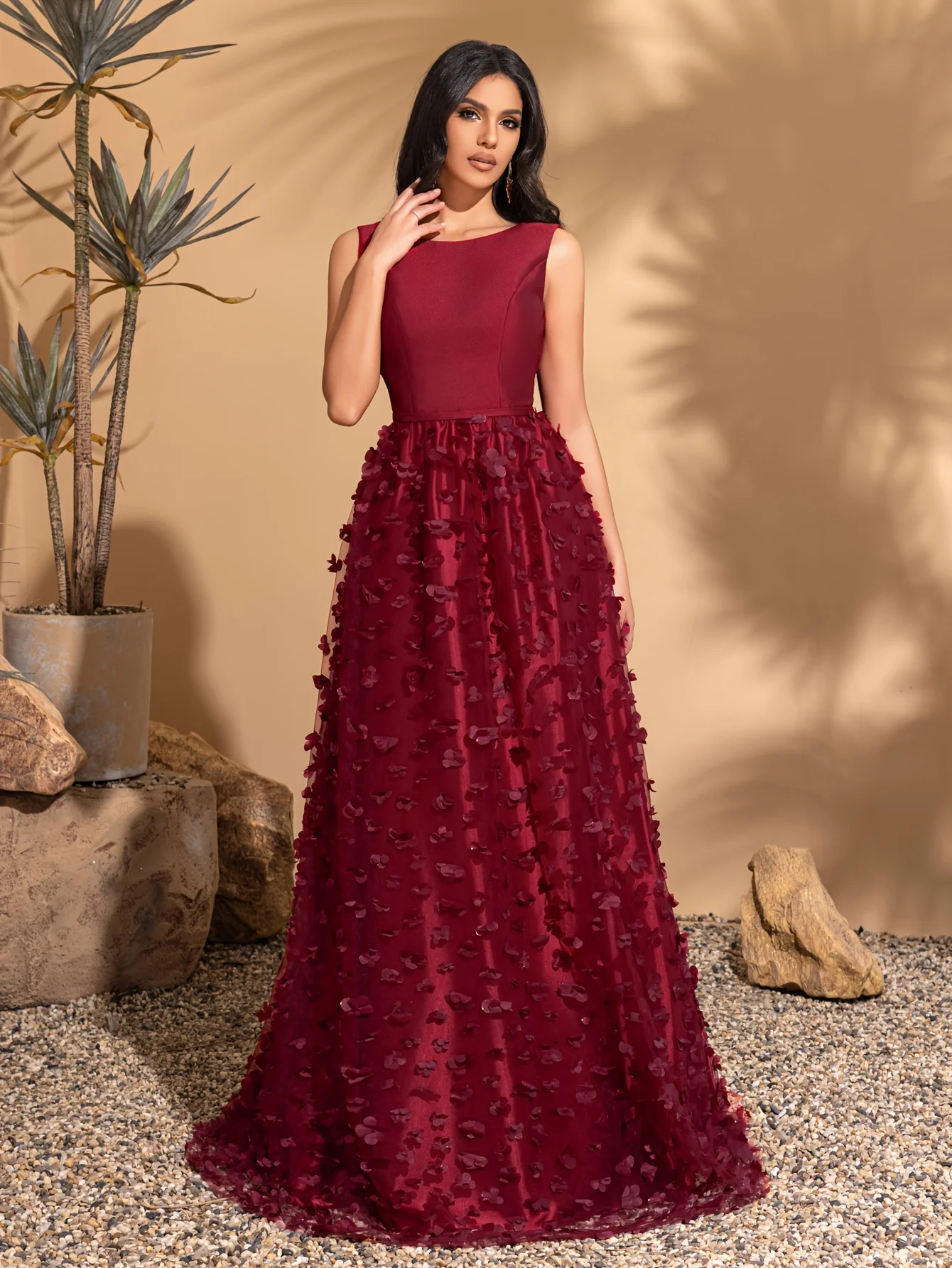 Robe trapèze en satin, col rond, sans manches, embellissement floral