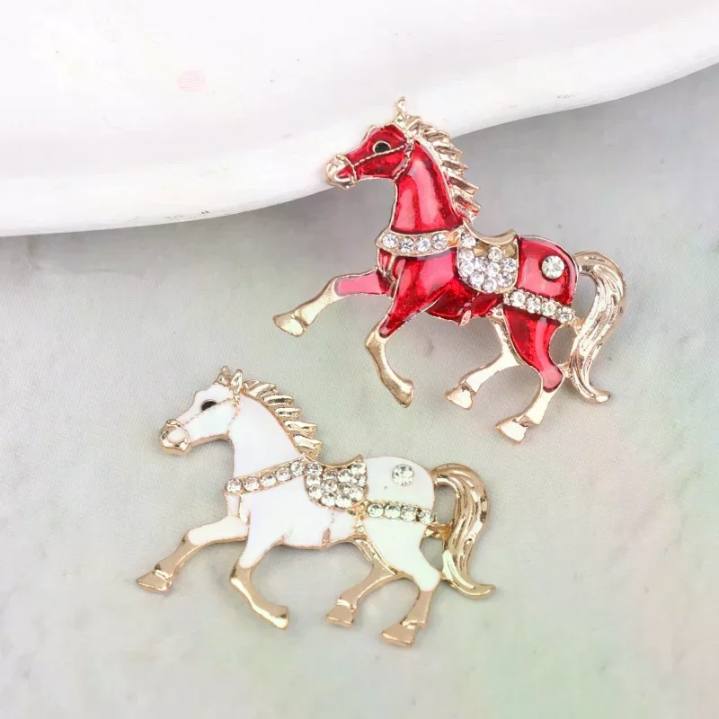 Classic Rhinestone Horse Brooches For Women Versatile Animal Lapel Pins Clothing Corsage Jewelry Accessories New Year Gifts