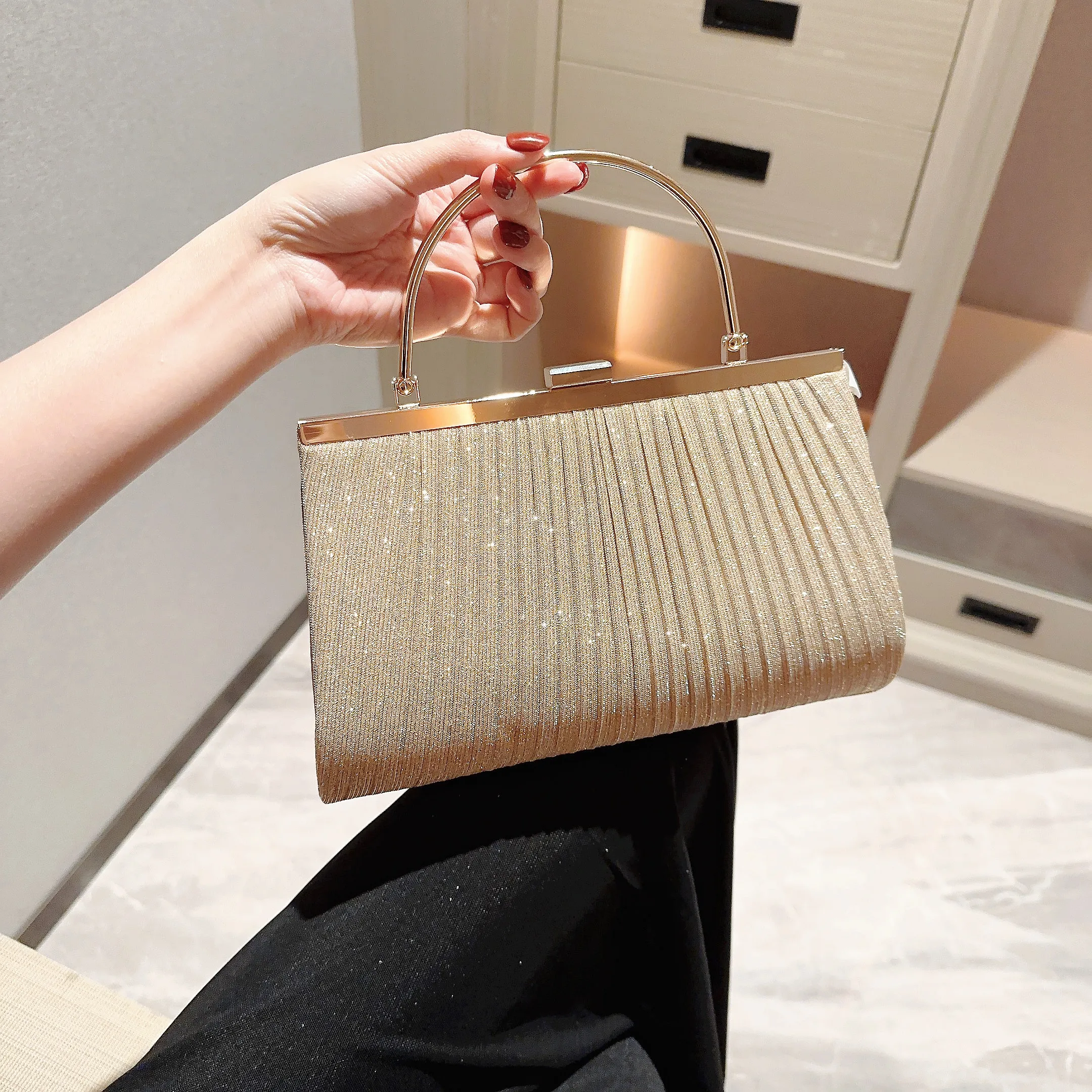 Women's Classic Pleated Evening Bag Handbag Sparkling Party Bag Evening Bag Dress Bag Prom Handbag Chain Bag