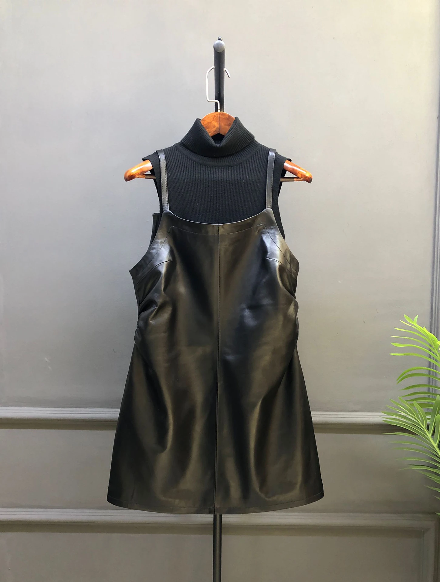 

Early Spring New Sle Women's Fitted Waist Midi Length Svel Leather Dr A-Line Skirt Design oulder Strap Dr