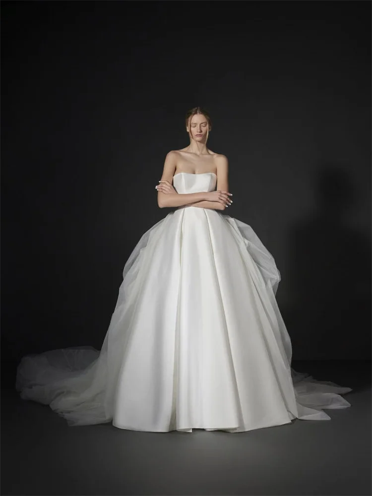 Abito da sposa in raso senza maniche con scollo senza spalline personalizzato Abito da sposa sexy con apertura sul retro con cerniera fino al pavimento in tulle per la sposa