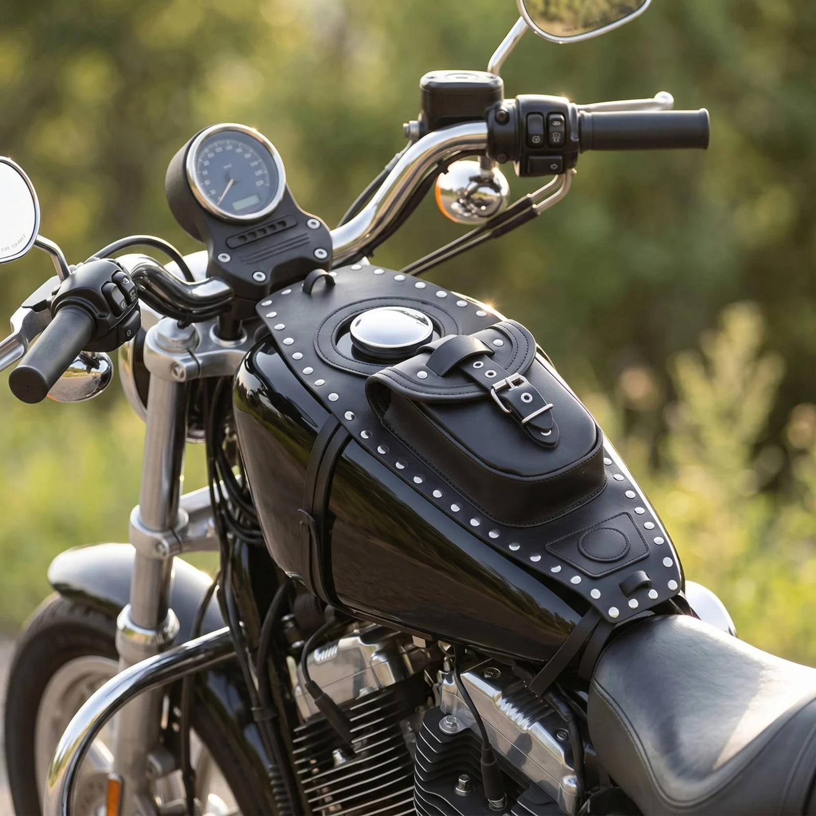 Motorcycle Fuel Tank Bag Sleek Fuel Tank Bag with Buckle Studded Leather-Like for Cruiser Riders, Road Trips, Daily Rides