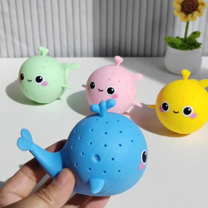 Novelty Squeeze Toy for Stress Relief, Crab, Duck, Whale and Octopus Designs Realistic Bath Toys Spray Water for Party &Swimming