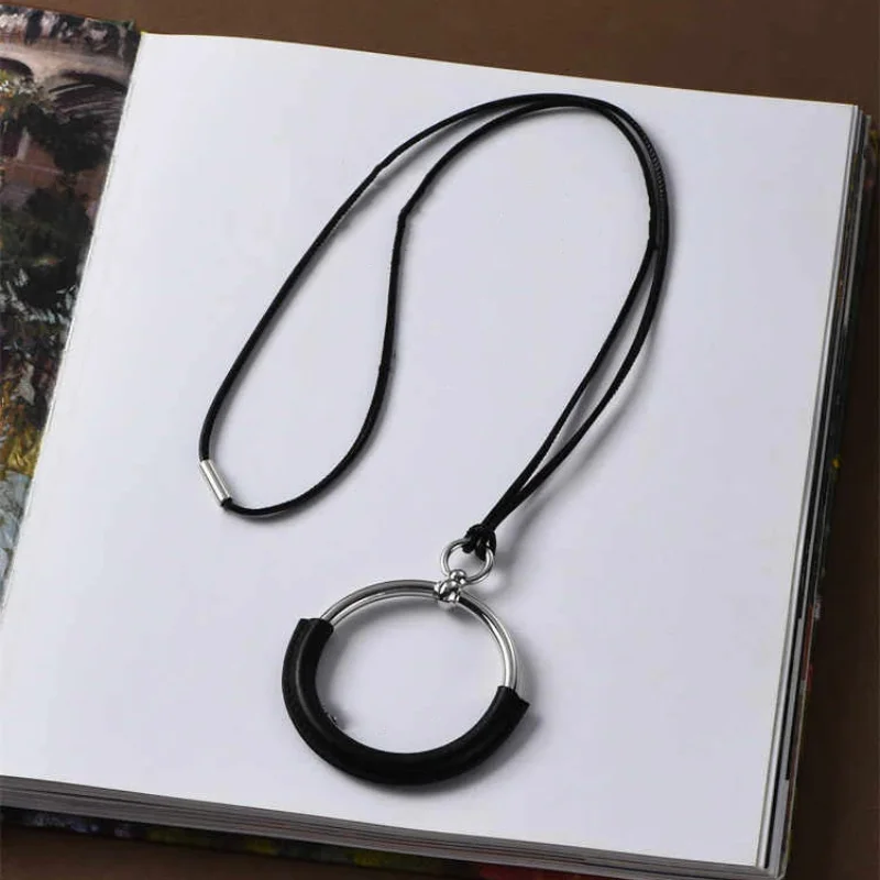 Europe Retro Circle Black Rope Pendant Sweater Chain Long Necklace Women Classic Minimalist Jewelry Trend 2025