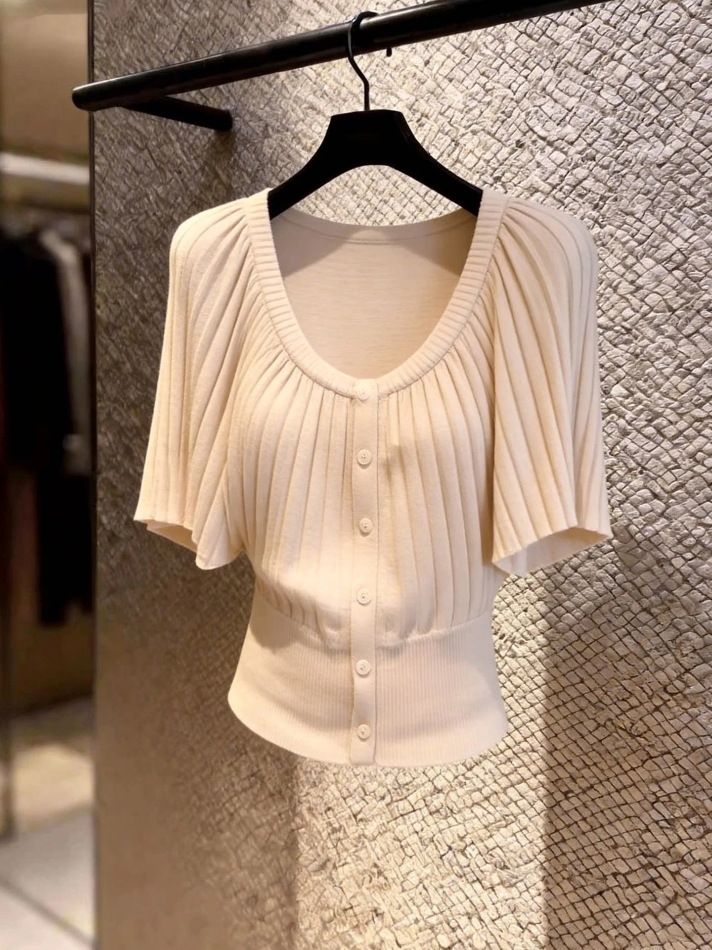 

Elegant Lady Style Single Button Knitwear Comfortable Gentle 2026 Summer High End Lightweight Shirt Korean Version Slim Fit