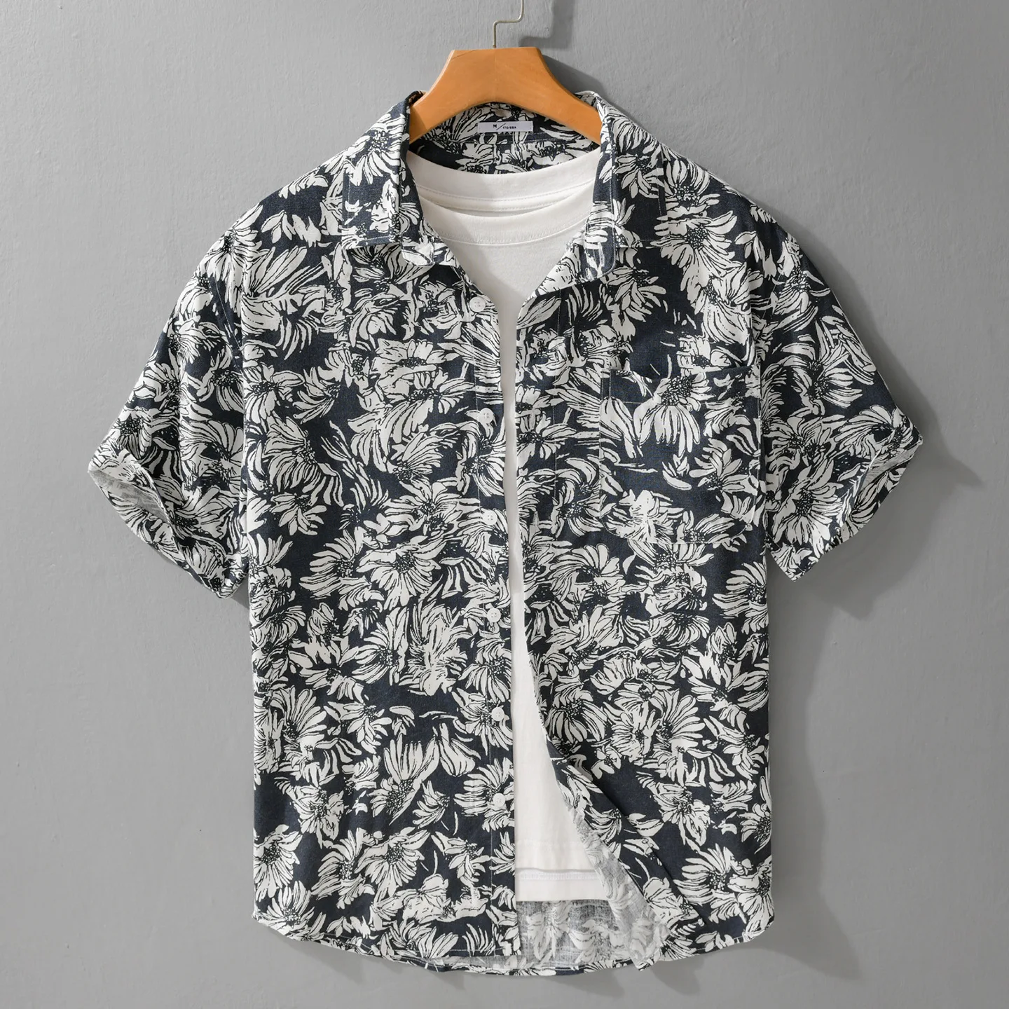 

2026 Summer New Hawaiian Shirt Men Short Sleeve Floral Shirts Male Beachwear Cool Tops Youth Casual Button Up Shirt with Pocket