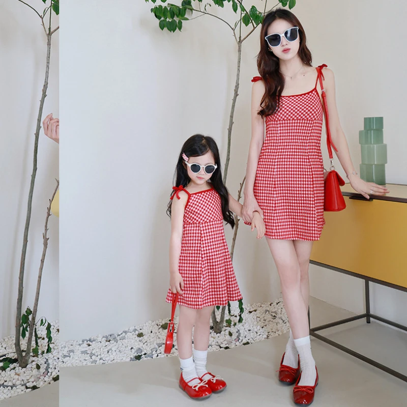 

Mom and Daughter Sling Dress Red Plaid Print Mother and Baby Girls Same Cute One Piece Dresses 2024 Summer Momy and Me Clothes