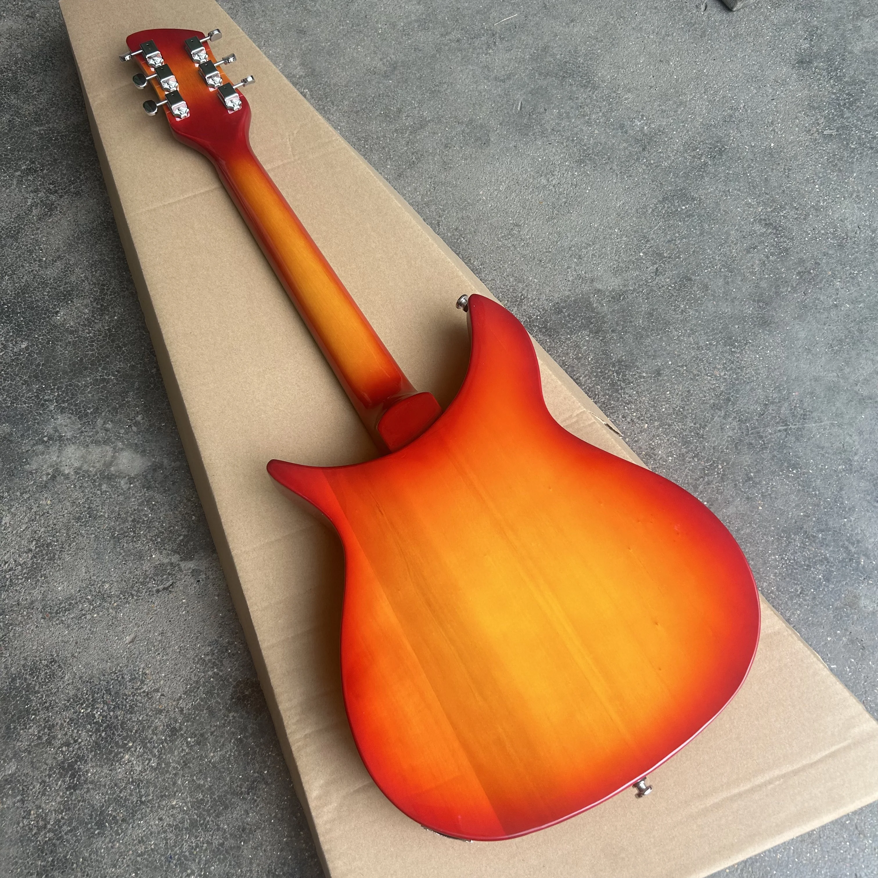 مخزون، جيتار كهربائي أحمر 325، طول سلسلة فعال 527 مم، لوحة حماية بيضاء، تجارة الجملة والتجزئة