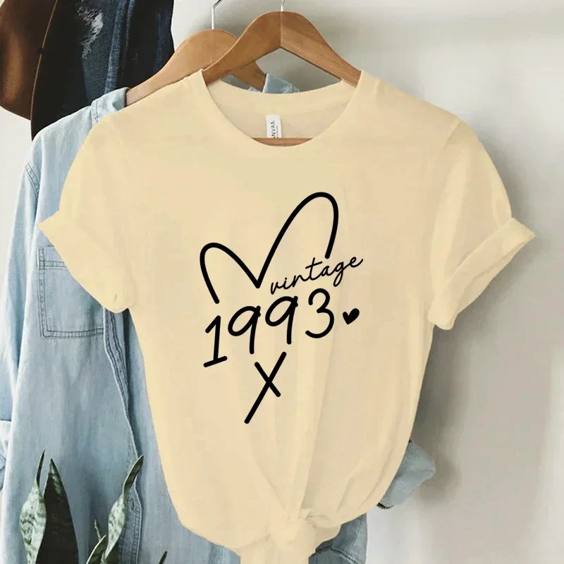 خمر ولد في 1993 خط الحب القلب الجرافيك رسالة مطبوعة المرأة خمر الاتجاه الجديد أزياء الإناث تي شيرت أعلى الملابس