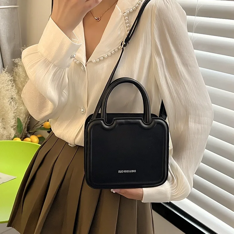 Europe America and Other Popular Bags Women\'s 2024 Spring New Fashion Messenger Bag Retro Versatile Portable Small Square Bag