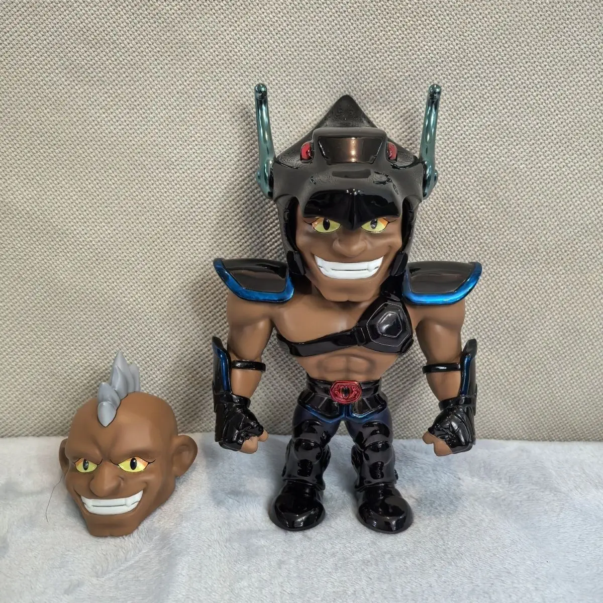 

Совершенно новый, в упаковке только с бесплатной доставкой. Домашняя версия GK Q Cassios of Pegasus, черная смола, неподвижная двуглавая головка.