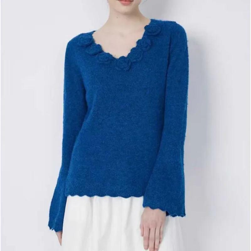 Maglione lavorato a maglia sottile solido con maniche lunghe svasate vintage con applicazioni di fiori di rosa Top da donna autunno primavera dolce maglieria solida