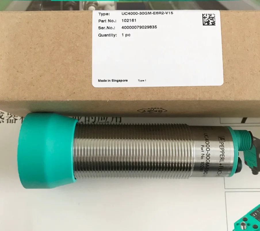 PEPPERL+FUCHS Ultrasonic sensor UC4000-30GM-IUR2-V15 Brand new in stock
