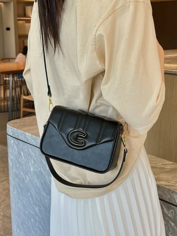 Fashion Luxury Designer 2024 New Crossbody Bags Ladies Pu Leather Commuting Casual Street Letter Tote Simple Elegant Handbags