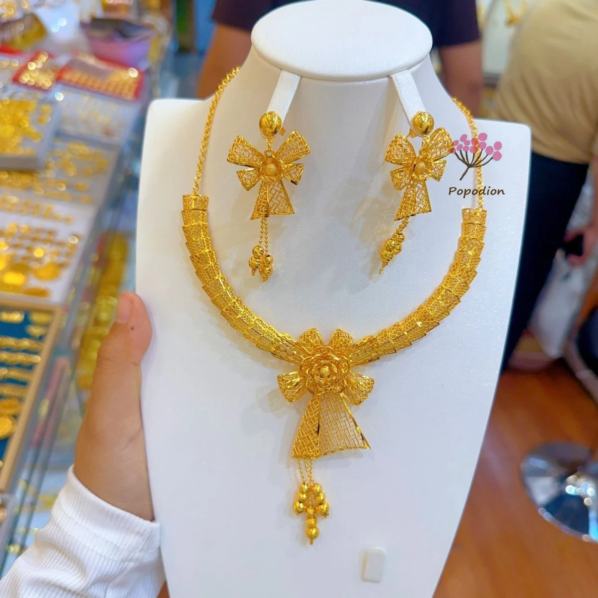 

Dubai's New Gold Plated Necklace Earrings for Women's Wedding Party Jewelry Set DD10412