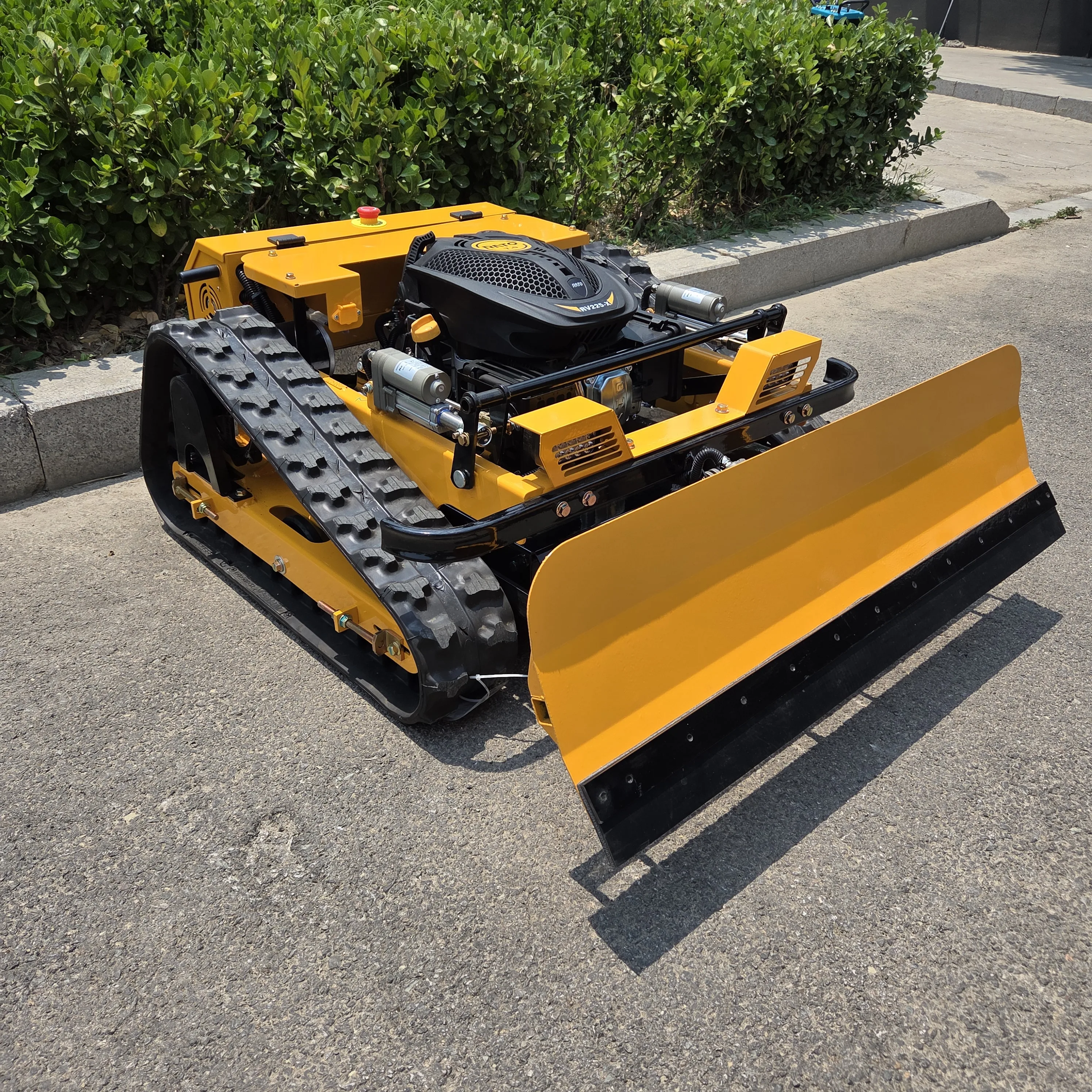 راحة بدون استخدام اليدين: روبوت جزازة العشب الذكي بالكامل الذي يتم التحكم فيه عن بعد مع تشغيل مرن وتحكم في السرعة