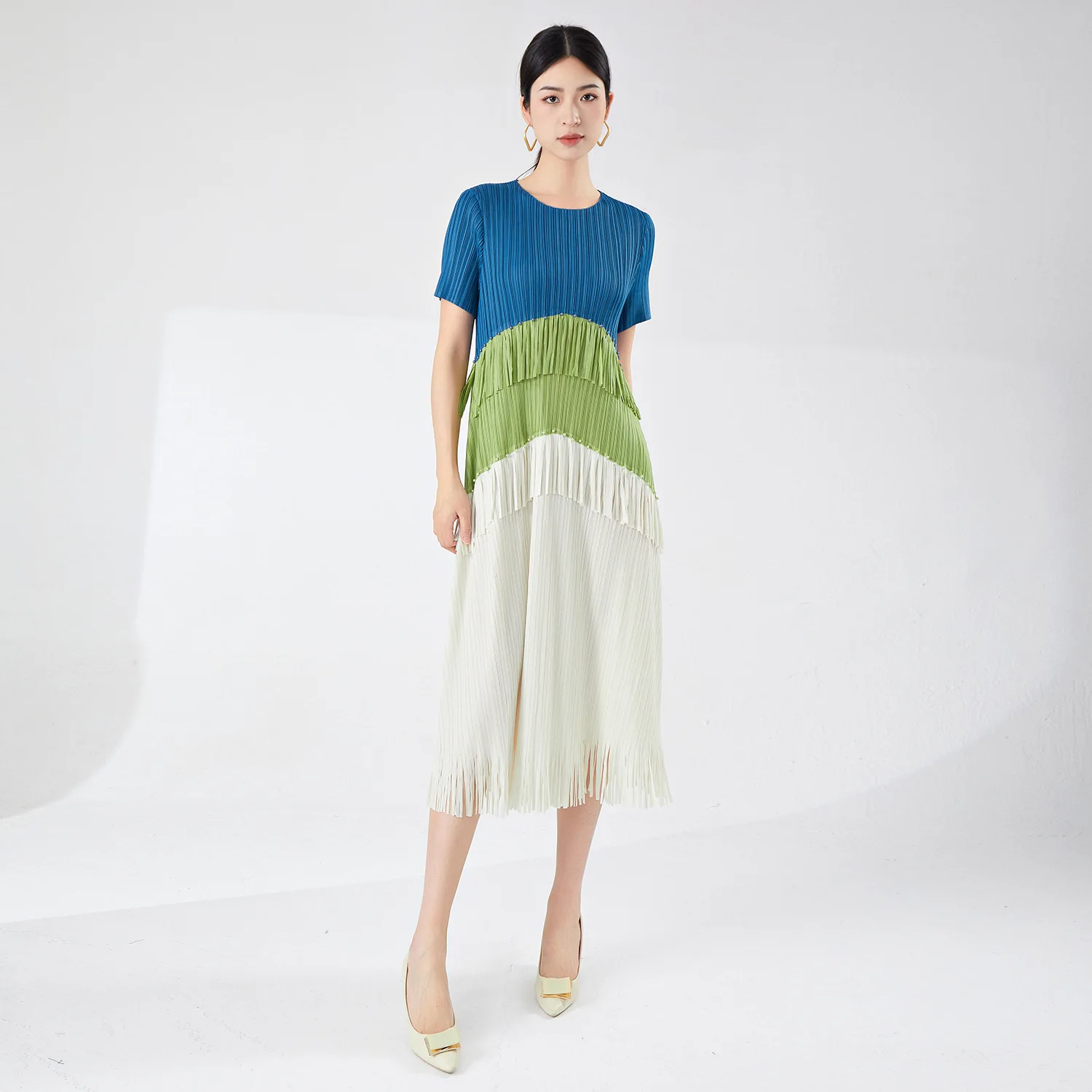 

MIYAKE-Pleated Tassel Dress, Round Neck, Contrasting Colors, Loose, Mid-length, Fashionable, High Quality, Summer