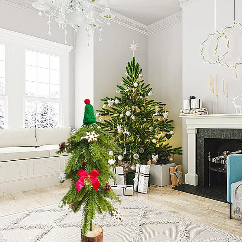 Small Artificial Christmas Tree with Wooden Base and Pine Needle Decoration for Indoor Holiday Festivities