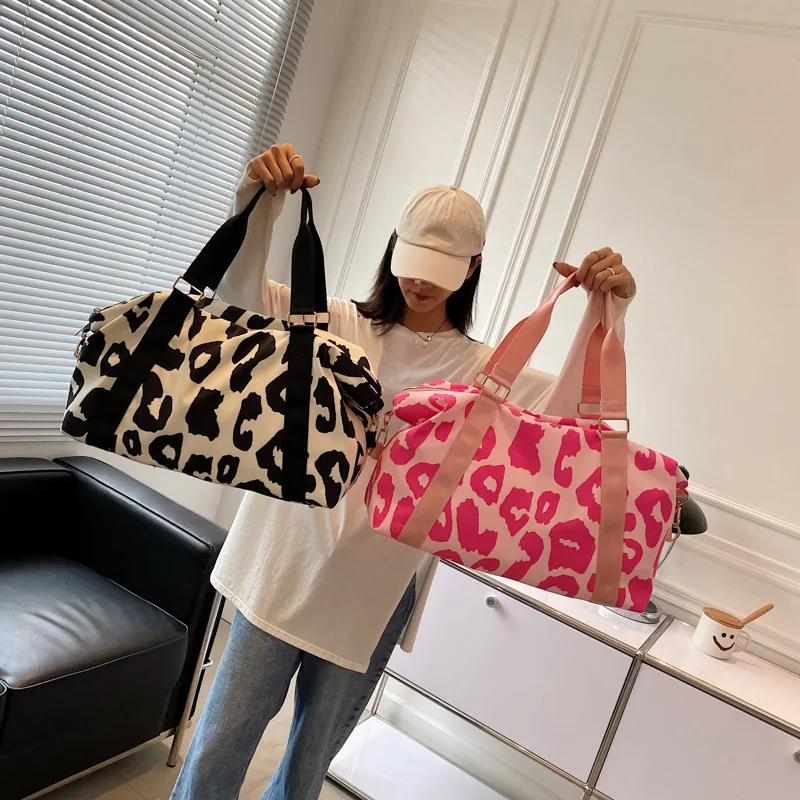 Fashionable 2022 New Travel Bag Duffle Bag Women Leopard Big Nylon Bag Tote Handbags Fitness Gym Bag Ladies Weekend Pink Bag