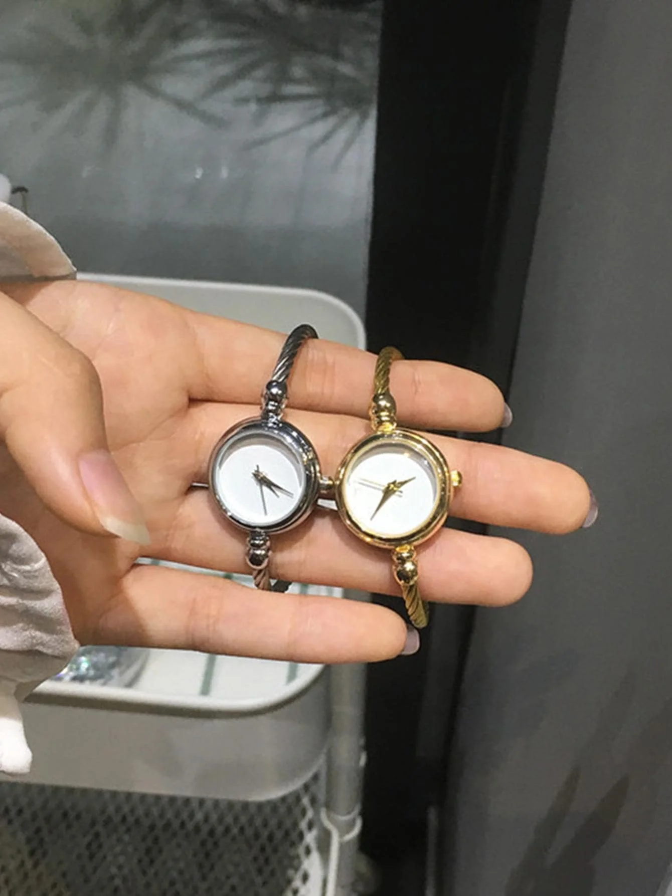 

2pcs Women Gold & Silver Zinc Alloy Strap Casual Round Dial Quartz Watch, For Daily Life As A Gift For Students Returning To School